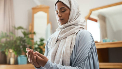 Berikut Tips Cara Berdoa Muslimah Meminta Rezeki dan Jodoh ala Buya Yahya