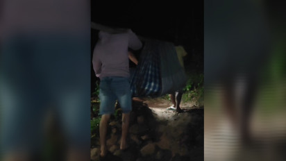 Ibu di Maros Melahirkan di Tengah Perjalanan Saat Ditandu ke Puskesmas