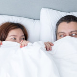 Lebih Baik Shalat Tahajud atau Layani Nafsu Suami? Ulama Jelaskan Pilihan Terbaik untuk Bunda