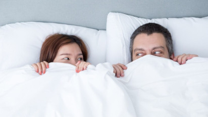 Lebih Baik Shalat Tahajud atau Layani Nafsu Suami? Ulama Jelaskan Pilihan Terbaik untuk Bunda