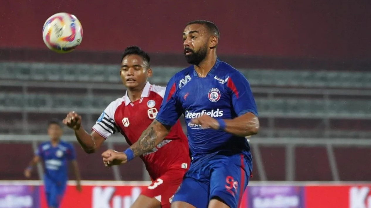 Arema FC Ingin Maksimalkan Laga Kandang Saat Jamu Madura United dan Persebaya
            - galeri foto