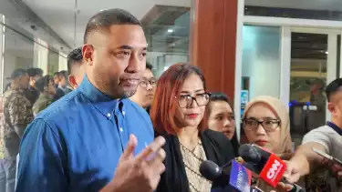 Rayen Pono laporkan Ahmad Dhani ke MKD DPR di Gedung DPR, Jakarta Pusat, Kamis (24/4/2025).