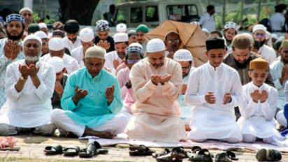 Syekh Ali Jaber Ungkap Rahasia Waktu Mustajab Sekejap di Hari Jumat