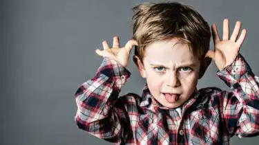 Ilustrasi anak kecil mencela atau merendahkan orang lain