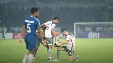 Debut manis Rezaldi Hehanussa di Bandung