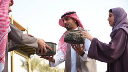 Keajaiban Sedekah: Kunci Rezeki, Penolak Bala, dan Pembersih Jiwa