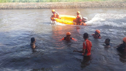Alami Kecelakaan Tunggal, Seorang Pemotor Diduga Hilang Terseret Arus Sungai Bondoyudo