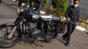 Motor Royal Enfield Hitam Milik Ridwan Kamil