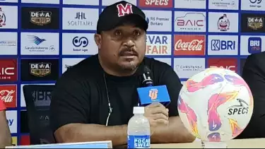 Pelatih Malut United Imran Nahumarury