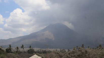 Badan Geologi Catat Ratusan Kali Letusa Gunung Lewotobi Laki-laki Selama 8 Hari