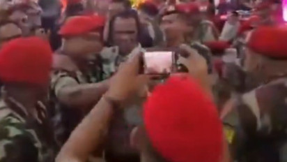 Heboh soal Sejumlah Prajurit Foto Bareng Hercules Ketua Umum GRIB, Danjen Kopassus Minta Maaf