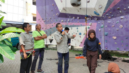 FPTI Jaktim Perkenalkan Panjat Tebing kepada Pramuka Saka Wira Kartika
