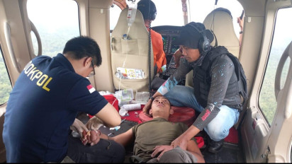 Personel Polri Terkena Insiden Sengatan Lebah di Hutan Papua saat Operasi Pencarian Iptu Tomi Marbun yang Hilang Usai Kejar KKB