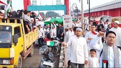 Peduli Palestina, Ribuan Warga Palembang Long March di Sekitar Ampera                                         
