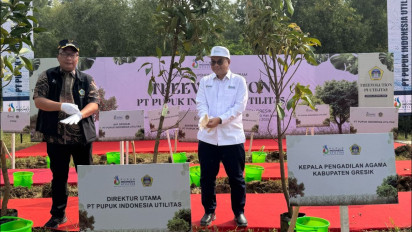 PT Pupuk Indonesia Utilitas Bersama Dinas LH Gresik Tanam 500 Pohon Dalam Rangka Peringati Hari Bumi