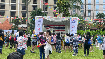 Keseruan Little Thailand Songkran Festival 2025: Guyuran Air, Jajanan Thailand, hingga Tiket Gratis ke Negeri Gajah Putih!