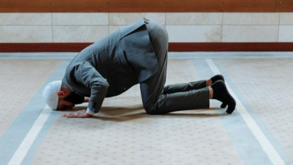 Salahkah Jika Laki-laki Shalat di Rumah? Kata Ustaz Khalid Basalamah Tentu Tidak Masalah, Asalkan…