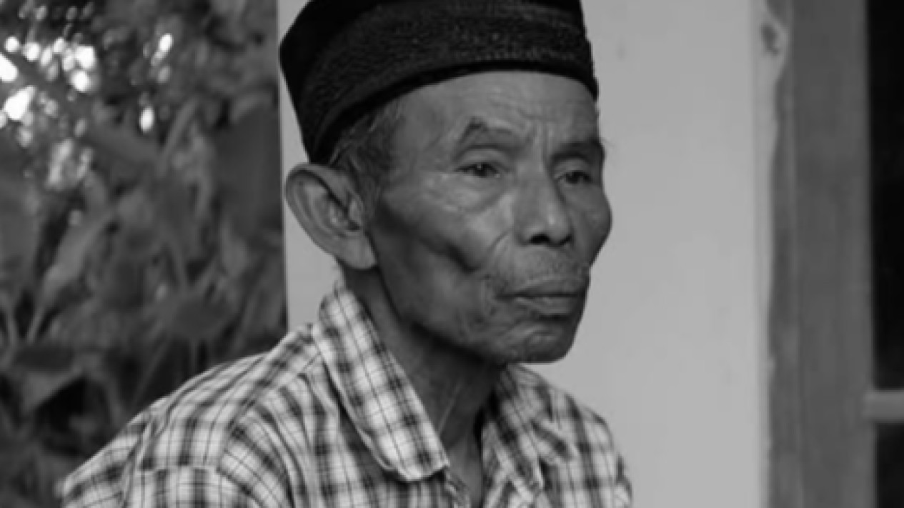 Mbah Tupon, Lansia Buta Huruf yang Dirampok Tanahnya, Ramai-ramai Warga Dusun Ngentak Buat Aksi Ini
            - galeri foto