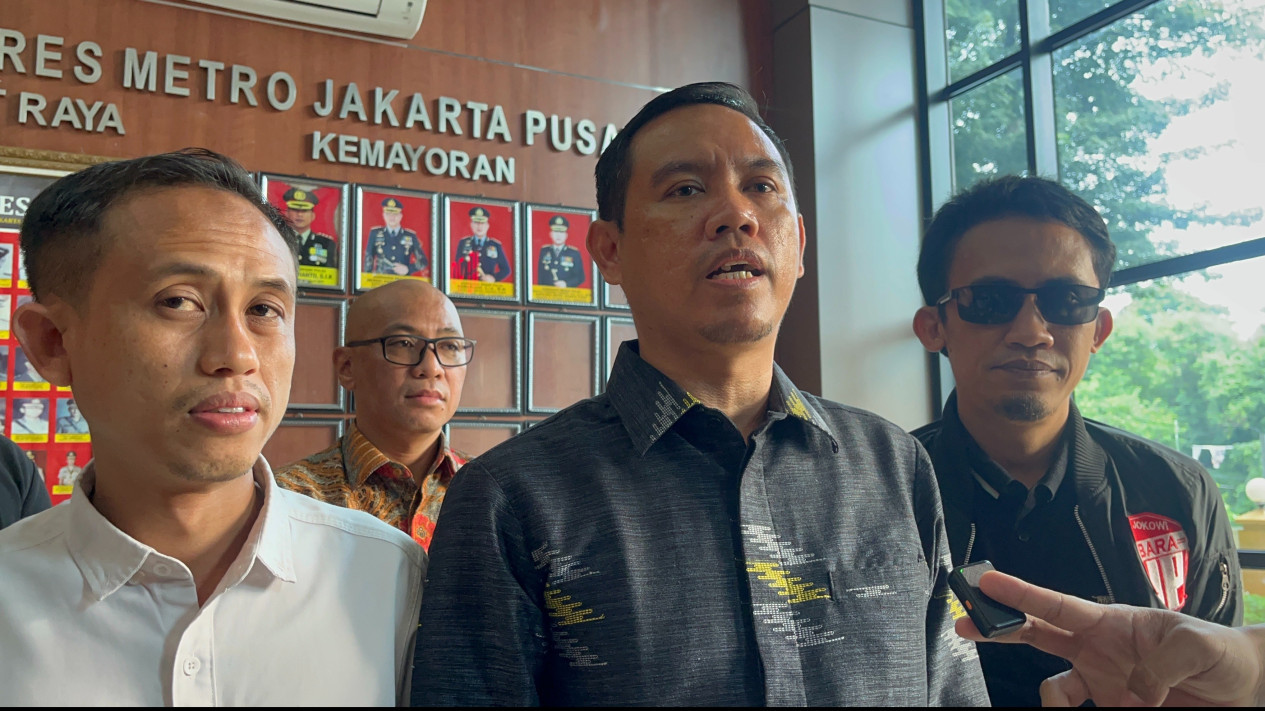 Pemeriksaan Dugaan Penghasutan Ijazah Palsu Jokowi Dimulai, Pelapor Siap Bawa Barang Bukti
            - galeri foto