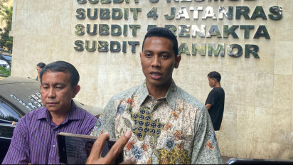 Keluarga Kenzha Mahasiswa UKI Bawa Dua Saksi Kunci dan Bukti Baru saat Jalani Pemeriksaan di Polda Metro  Jaya