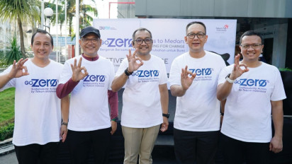 Telkom Gelar Aksi Jalan Santai Sambil Pilah Sampah Plastik dalam Rangkaian GoZero% Goes to Medan