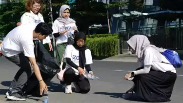 Telkom Gelar Aksi Jalan Santai Sambil Pilah Sampah Plastik dalam Rangkaian GoZero% Goes to Medan