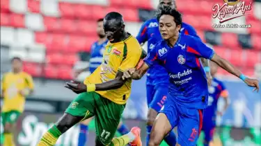 Persebaya Surabaya yang gagal mencuri kemenangan dari Arema FC membuat Pangeran Biru tinggal membutuhkan satu kemenangan untuk mengunci gelar juara musim ini.