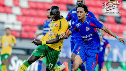 Liga 1 202-2025: Persib Bandung Full Senyum, Arema FC Tahan Persebaya Surabaya 1-1