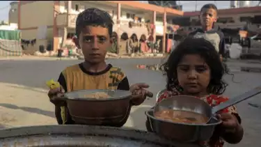 Anak-anak di Gaza, Palestina Mengantre Makanan