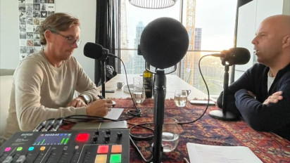 Bikin Heboh Media Sosial, Alex Pastoor Unggah Momen Wawancara Langsung dengan Pelatih Liverpool Arne Slot