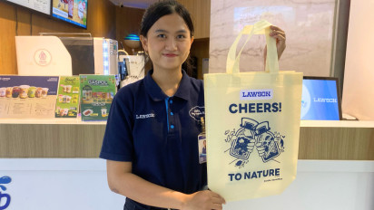 Tas Belanja Ulang Pakai Dipamerkan saat Momen Hari Bumi 2025