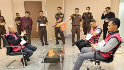 Penampakan Ary Bakri 'Gadun FM' dan Marcella Santoso Saat Rekonstruksi Suap Vonis Minyak Mentah