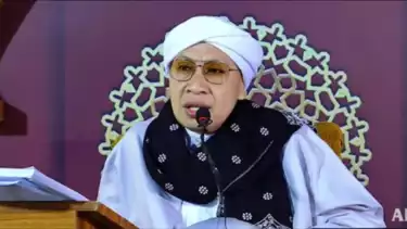 KH Yahya Zainul Ma arif alias Buya Yahya