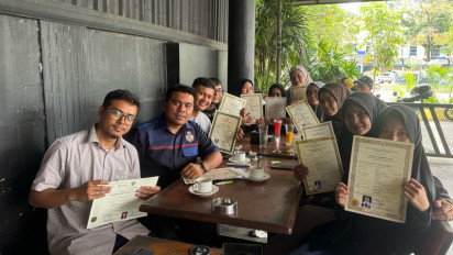 Setelah Bertahun-tahun, Ijazah 15 Guru yang Ditahan Sekolah Akhirnya Dikembalikan