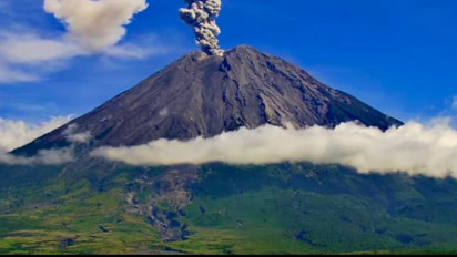 Gunung Semeru Alami 3 Kali Erupsi, Semburkan Kolom Abu Hingga 1000 Meter