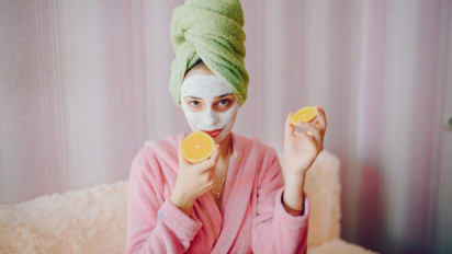 4 Masker Wajah yang Ampuh Samarkan Noda Hitam dan Bikin Kulit Glowing