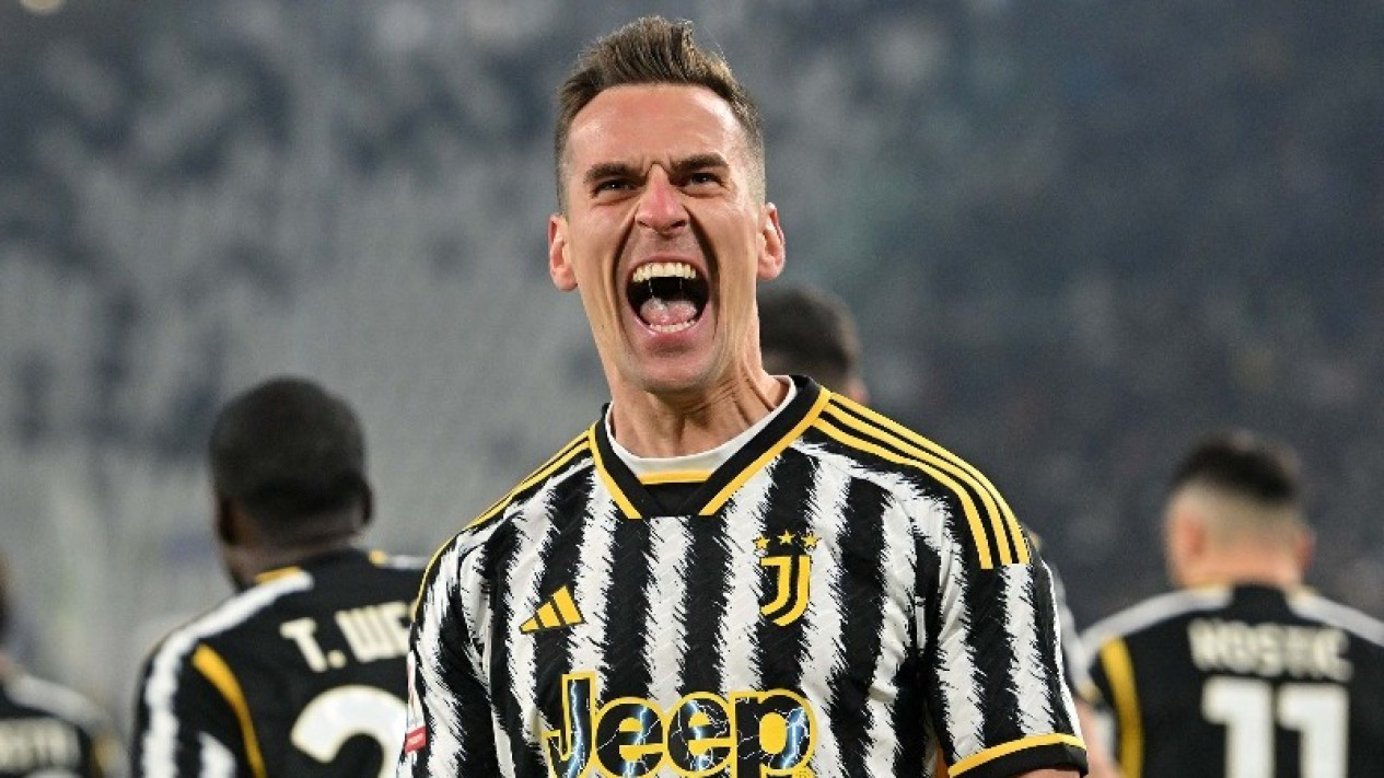 Media Italia Ungkap Keputusan Mengherankan Juventus, Arkadiusz Milik Tiba-Tiba Dapat Kontrak Baru
            - galeri foto