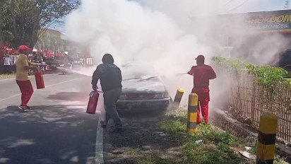 Diduga Korsleting Listrik, Mobil Sedan Terbakar di Banyuwangi