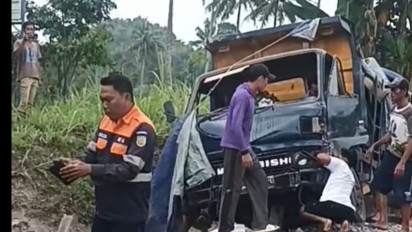 Dump Truk di Jember Tabrak KA Ijen Ekspres hingga Terpental