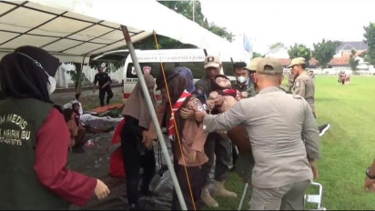 Puluhan Peserta Tumbang Saat Upacara Hardiknas di Jombang, Cuaca Panas dan Telat Sarapan Jadi Penyebab