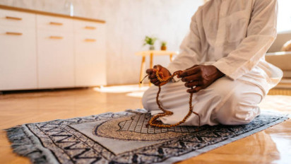 Jangan Salah Paham Lagi, Penggunaan Sajadah saat Shalat Ternyata Tidak Wajib