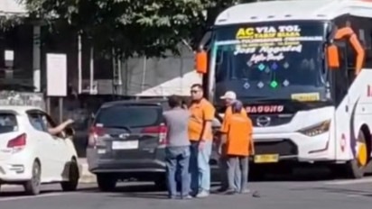 Bus Ugal-ugalan Viral di Medsos, Polisi Tulungagung Turun Tangan