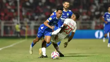 Aksi Beckham Putra saat Persib Bandung menghadapi Malut United di Liga 1