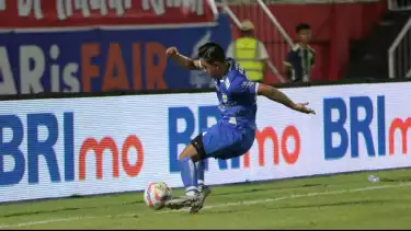 Aksi Febri Hariyadi di Persib Bandung