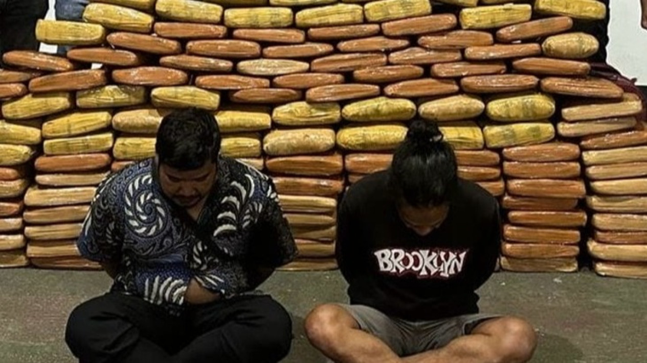 Polda Metro Tangkap Dua Pria Selundupkan 143 Kilogram Ganja, Bakal Diedarkan di Jakarta-Jawa Barat
            - galeri foto