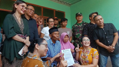 Datangi Rumah Mbah Tupon Korban Mafia Tanah di Bantul, Rieke Dyah Pitaloka Beri Kata Menohok Bagi Oknum: Lu Jangan Nipu Orang!