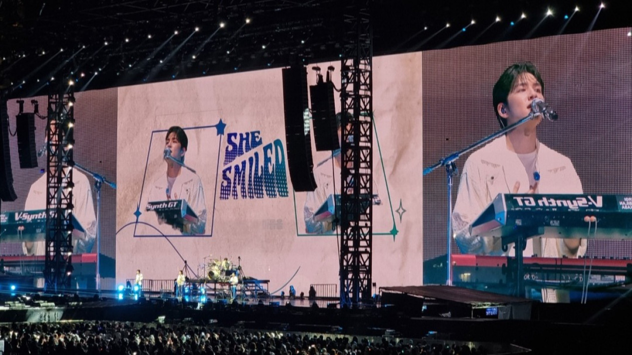 My Day Beri Kejutan ke Wonpil DAY6, Nyanyikan Selamat Ulang Tahun di Konser Forever Young Jakarta
            - galeri foto