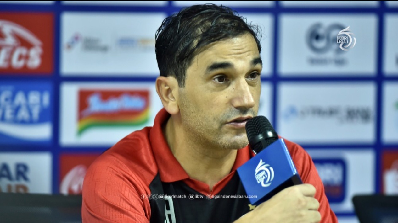 Singgung Striker Berlabel Timnas Indonesia, Pelatih Semen Padang Eduardo Almeida Tetap Waswas meski Persib Bandung Tanpa Ramon Tanque
            - galeri foto