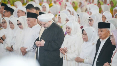 Ketika Khofifah Memohon Doa dari Cicit Syekh Abdul Qadir Al-Jailani