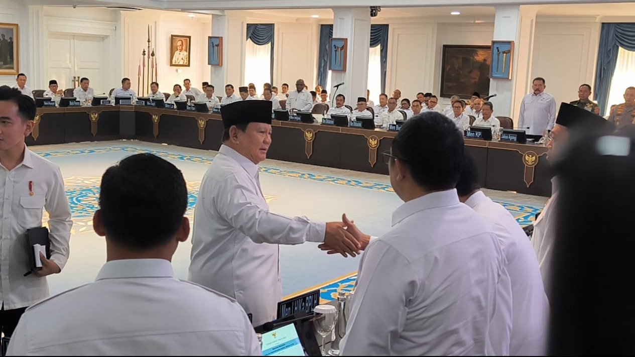 Hasan Nasbi Muncul di Sidang Kabinet Meski Sudah Ajukan Mundur dari Kepala Komunikasi Presiden
            - galeri foto